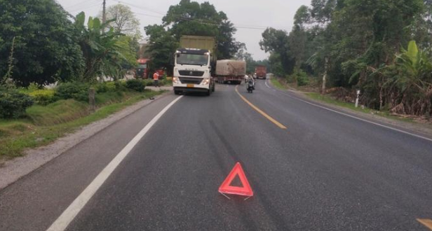 2名司機受傷！大貨車彎道未減速靠右行駛與北海一大型汽車相撞！