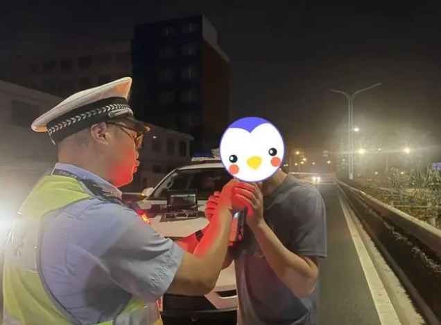 吃完兩顆“楊梅”開車，臺(tái)州一男子攤上事了！交警一查還有大問(wèn)題！