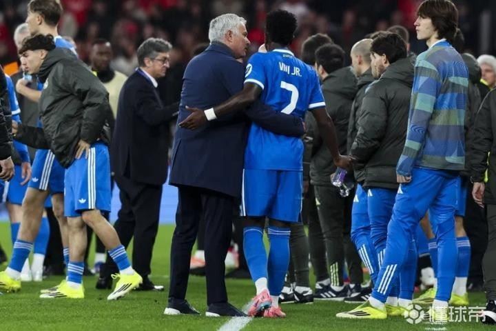 六台记者：维尼修斯对穆帅不满，没想到他会为种族歧视辩护