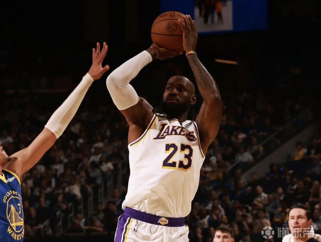 名记：建议詹姆斯学习霉霉，和每支球队都签一周进行退役巡演